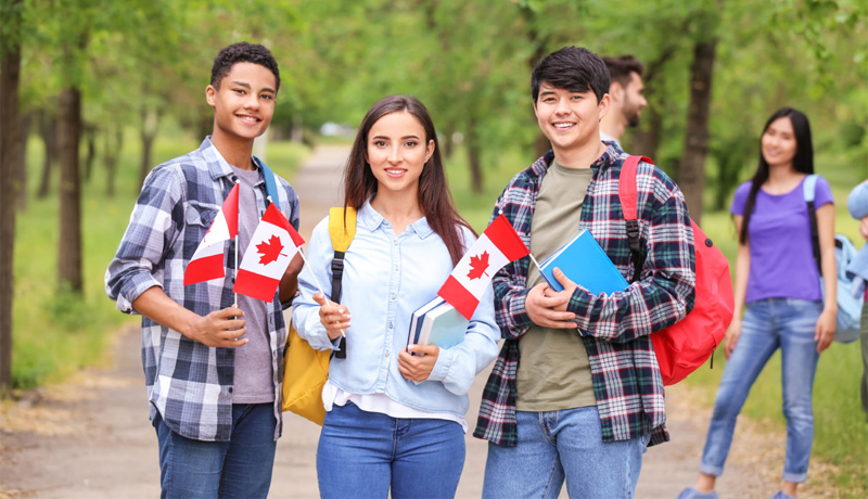 میزان تمکن مالی برای ویزای دانش اموزی در کانادا